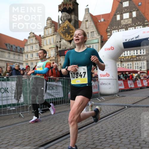 05.10.2025 - 20. swb-Marathon Bremen Yannick Fuchs http://msf.ph/oto/9238157 05.10.2025 10:39:14 Ziel 9403, 10847, 11594 meine-sportfotos.de