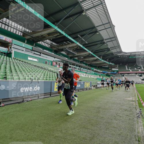 05.10.2025 - 20. swb-Marathon Bremen Michael Burmester http://msf.ph/oto/9238161 05.10.2025 13:01:54 Laufen im Stadion 152, 335, 428, 488, 493, 546, 672, 772, 979, 1030, 1256, 1348, 1361, 1452, 1732, 1744, 1759, 1856, 1893, 1899, 1924, 1933, 1996, 2096, 2102, 2143, 2235, 2245, 2272, 2306, 2433, 2555, 2565, 2796, 2910, 2912, 2918, 2991, 2995, 3053, 3206, 3208, 3387, 3525, 3526, 3662, 3663, 3673, 3861, 3877, 3926, 3930, 4017, 4018, 4086, 4329, 4364, 4409, 4444, 4564, 4618, 4705, 4882, 4947, 4980, 5150, 5309, 5557, 5570, 5580, 5731, 5893, 5934, 5985, 6082, 6157, 6328, 58, 440 meine-sportfotos.de