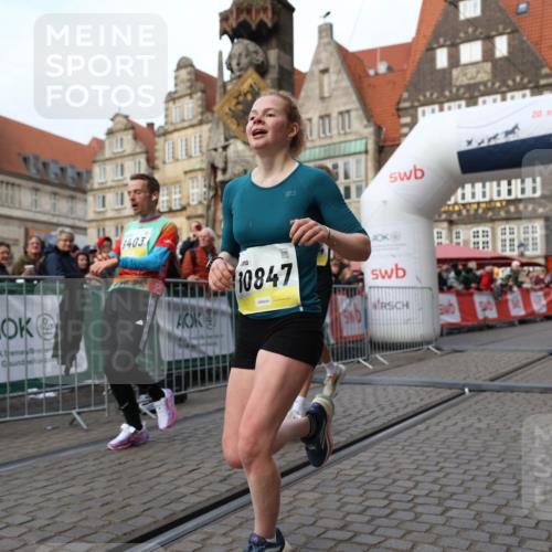05.10.2025 - 20. swb-Marathon Bremen Yannick Fuchs http://msf.ph/oto/9238169 05.10.2025 10:39:14 Ziel 9403, 10847, 11594 meine-sportfotos.de