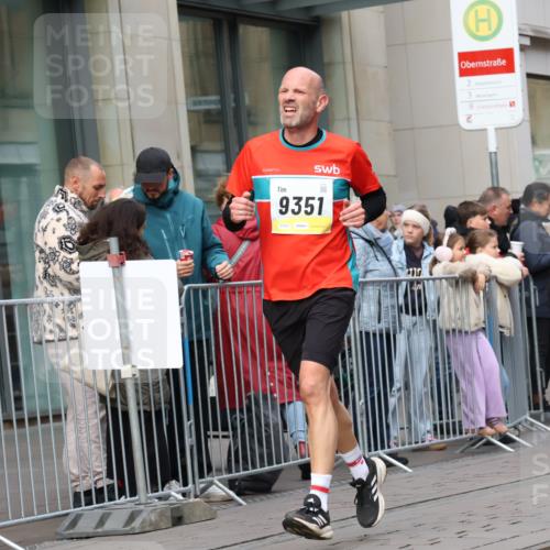 05.10.2025 - 20. swb-Marathon Bremen Strokosch-Dieckow http://msf.ph/oto/9238173 05.10.2025 10:46:01 Ziel 9207, 9351, 9362, 9400, 9921, 11167, 11446, 11462, 9207, 9351, 9362, 9400, 9921, 11167, 11446, 11462 meine-sportfotos.de