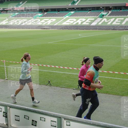 05.10.2025 - 20. swb-Marathon Bremen Michael Burmester http://msf.ph/oto/9238179 05.10.2025 10:33:31 Laufen im Stadion 5172, 7077, 9000, 9195, 9197, 9221, 9258, 9260, 9282, 9295, 9359, 9367, 9392, 9402, 9424, 9461, 9464, 9492, 9520, 9529, 9539, 9541, 9560, 9569, 9570, 9574, 9577, 9633, 9654, 9703, 9717, 9811, 9835, 9855, 9856, 9900, 9918, 9933, 9935, 9950, 10008, 10032, 10034, 10042, 10180, 10232, 10233, 10234, 10253, 10256, 10287, 10302, 10307, 10323, 10387, 10394, 10402, 10475, 10484, 10533, 10546, 10591, 10755, 10758, 10794, 10915, 10992, 7165, 9407 meine-sportfotos.de