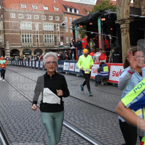 05.10.2025 - 20. swb-Marathon Bremen Yannick Fuchs http://msf.ph/oto/9238183 05.10.2025 11:06:57 Ziel 8574, 9321, 9605, 9826, 9942, 10001, 10148, 10168, 10498, 10580, 10747, 10748, 10937, 11355, 11389, 11414, 11497, 11565 meine-sportfotos.de