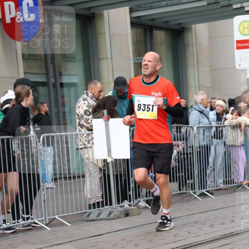 05.10.2025 - 20. swb-Marathon Bremen Strokosch-Dieckow http://msf.ph/oto/9238187 05.10.2025 10:46:01 Ziel 9207, 9351, 9362, 9400, 9921, 11167, 11446, 11462, 9207, 9351, 9362, 9400, 9921, 11167, 11446, 11462 meine-sportfotos.de