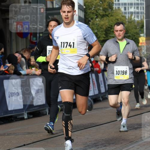 05.10.2025 - 20. swb-Marathon Bremen Strokosch-Dieckow http://msf.ph/oto/9238191 05.10.2025 10:56:16 Ziel 9258, 9855, 10028, 10191, 10196, 10424, 10590, 10992, 11364, 11554, 11630, 11662, 11741 meine-sportfotos.de