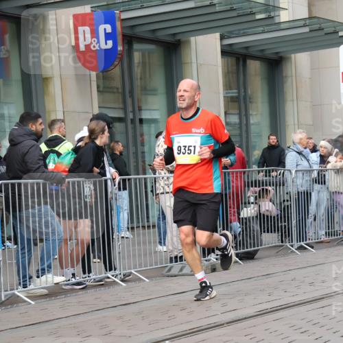 05.10.2025 - 20. swb-Marathon Bremen Strokosch-Dieckow http://msf.ph/oto/9238199 05.10.2025 10:46:02 Ziel 9009, 9207, 9351, 9362, 9400, 9921, 11167, 11446, 11462, 9009, 9207, 9351, 9362, 9400, 9921, 11167, 11446, 11462 meine-sportfotos.de