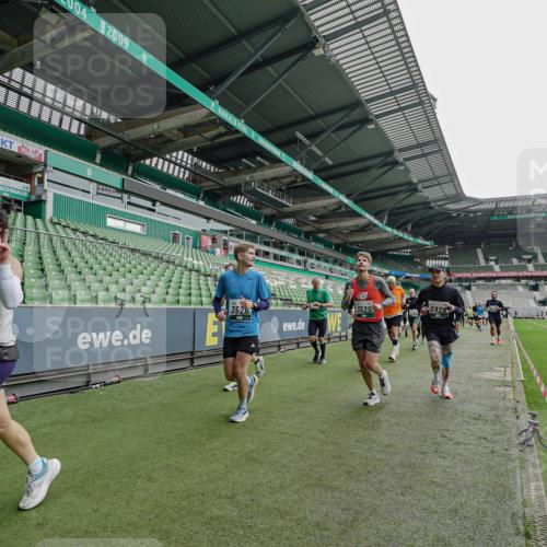 05.10.2025 - 20. swb-Marathon Bremen Michael Burmester http://msf.ph/oto/9238203 05.10.2025 13:02:00 Laufen im Stadion 152, 335, 428, 493, 546, 672, 772, 843, 979, 1030, 1256, 1348, 1361, 1452, 1732, 1744, 1759, 1856, 1893, 1899, 1924, 1933, 1996, 2096, 2102, 2143, 2245, 2272, 2306, 2433, 2555, 2565, 2796, 2910, 2912, 2918, 2991, 3053, 3206, 3208, 3217, 3387, 3525, 3526, 3662, 3663, 3673, 3861, 3877, 3926, 3930, 4017, 4018, 4086, 4364, 4409, 4444, 4477, 4564, 4618, 4688, 4705, 4847, 4882, 4947, 4980, 4985, 5150, 5309, 5557, 5570, 5580, 5731, 5893, 5934, 6157, 6328, 6382, 58, 440 meine-sportfotos.de