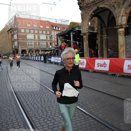 05.10.2025 - 20. swb-Marathon Bremen Yannick Fuchs http://msf.ph/oto/9238206 05.10.2025 11:06:58 Ziel 8574, 9321, 9605, 9826, 9942, 9976, 10001, 10148, 10168, 10498, 10580, 10747, 10748, 10937, 11355, 11389, 11414, 11497, 11565 meine-sportfotos.de