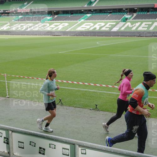 05.10.2025 - 20. swb-Marathon Bremen Michael Burmester http://msf.ph/oto/9238210 05.10.2025 10:33:31 Laufen im Stadion 5172, 7077, 9000, 9195, 9197, 9221, 9258, 9260, 9282, 9295, 9359, 9367, 9392, 9402, 9424, 9461, 9464, 9492, 9520, 9529, 9539, 9541, 9560, 9569, 9570, 9574, 9577, 9633, 9654, 9703, 9717, 9811, 9835, 9855, 9856, 9900, 9918, 9933, 9935, 9950, 10008, 10032, 10034, 10042, 10180, 10232, 10233, 10234, 10253, 10256, 10287, 10302, 10307, 10323, 10387, 10394, 10402, 10475, 10484, 10533, 10546, 10591, 10755, 10758, 10794, 10915, 10992, 7165, 9407 meine-sportfotos.de