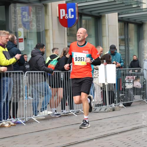 05.10.2025 - 20. swb-Marathon Bremen Strokosch-Dieckow http://msf.ph/oto/9238216 05.10.2025 10:46:02 Ziel 9009, 9207, 9351, 9362, 9400, 9921, 11167, 11446, 11462, 9009, 9207, 9351, 9362, 9400, 9921, 11167, 11446, 11462 meine-sportfotos.de