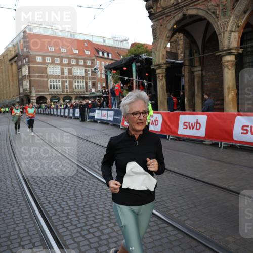 05.10.2025 - 20. swb-Marathon Bremen Yannick Fuchs http://msf.ph/oto/9238217 05.10.2025 11:06:58 Ziel 8574, 9321, 9605, 9826, 9942, 9976, 10001, 10148, 10168, 10498, 10580, 10747, 10748, 10937, 11355, 11389, 11414, 11497, 11565 meine-sportfotos.de