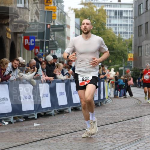 05.10.2025 - 20. swb-Marathon Bremen Strokosch-Dieckow http://msf.ph/oto/9238227 05.10.2025 12:41:12 Ziel 44, 467, 691 meine-sportfotos.de