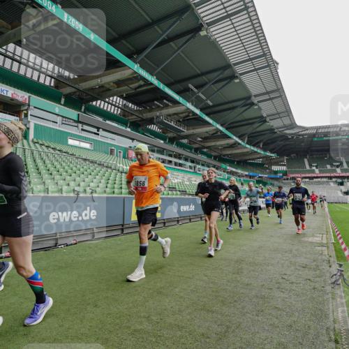 05.10.2025 - 20. swb-Marathon Bremen Michael Burmester http://msf.ph/oto/9238231 05.10.2025 13:02:02 Laufen im Stadion 152, 428, 493, 546, 672, 772, 843, 921, 979, 1030, 1256, 1348, 1361, 1452, 1732, 1744, 1759, 1856, 1893, 1899, 1924, 1933, 1996, 2096, 2102, 2143, 2245, 2272, 2306, 2433, 2555, 2565, 2774, 2796, 2910, 2912, 2918, 2991, 3053, 3206, 3208, 3217, 3387, 3525, 3526, 3662, 3663, 3673, 3861, 3877, 3926, 3930, 4017, 4018, 4086, 4364, 4409, 4444, 4477, 4564, 4618, 4688, 4705, 4847, 4882, 4947, 4980, 4985, 5309, 5557, 5570, 5580, 5652, 5731, 5893, 5934, 6157, 6328, 6382, 58, 440 meine-sportfotos.de