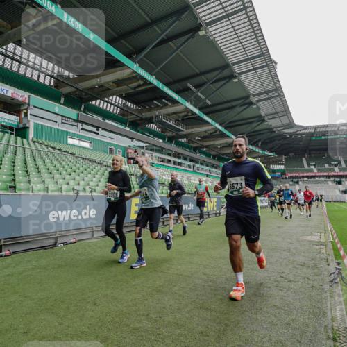 05.10.2025 - 20. swb-Marathon Bremen Michael Burmester http://msf.ph/oto/9238253 05.10.2025 13:02:04 Laufen im Stadion 152, 428, 493, 546, 672, 772, 843, 921, 979, 1030, 1256, 1348, 1361, 1452, 1732, 1744, 1759, 1856, 1893, 1899, 1924, 1933, 1996, 2096, 2102, 2143, 2245, 2272, 2306, 2433, 2555, 2565, 2774, 2796, 2910, 2912, 2918, 2991, 3053, 3206, 3208, 3217, 3387, 3525, 3526, 3662, 3663, 3673, 3861, 3877, 3926, 3930, 4017, 4018, 4086, 4129, 4364, 4409, 4444, 4477, 4564, 4618, 4688, 4705, 4847, 4882, 4947, 4980, 4985, 5309, 5557, 5570, 5580, 5652, 5731, 5893, 5934, 6157, 6328, 6382, 58, 440 meine-sportfotos.de