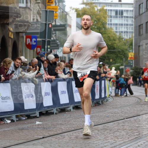 05.10.2025 - 20. swb-Marathon Bremen Strokosch-Dieckow http://msf.ph/oto/9238254 05.10.2025 12:41:12 Ziel 44, 467, 691 meine-sportfotos.de