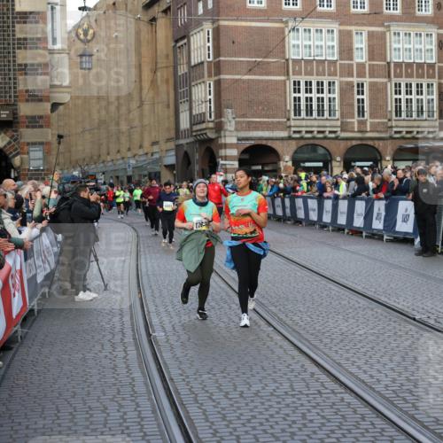 05.10.2025 - 20. swb-Marathon Bremen Yannick Fuchs http://msf.ph/oto/9238257 05.10.2025 11:06:59 Ziel 8574, 9321, 9605, 9826, 9942, 9976, 10001, 10148, 10168, 10580, 10747, 10748, 10937, 11355, 11389, 11414, 11497 meine-sportfotos.de