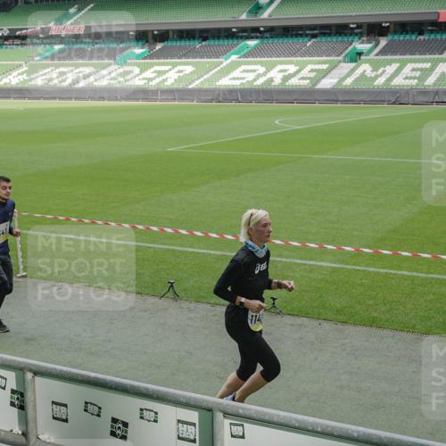 05.10.2025 - 20. swb-Marathon Bremen Michael Burmester http://msf.ph/oto/9238262 05.10.2025 10:33:32 Laufen im Stadion 5172, 7077, 9000, 9195, 9197, 9221, 9258, 9260, 9282, 9295, 9359, 9367, 9392, 9402, 9424, 9461, 9492, 9520, 9529, 9539, 9541, 9560, 9569, 9570, 9574, 9577, 9633, 9654, 9703, 9717, 9811, 9835, 9855, 9856, 9900, 9918, 9933, 9935, 9950, 10008, 10015, 10032, 10034, 10042, 10180, 10232, 10233, 10234, 10253, 10256, 10287, 10302, 10307, 10323, 10387, 10394, 10402, 10475, 10484, 10533, 10546, 10591, 10755, 10758, 10794, 10915, 10992, 7165, 9295, 9407, 9461 meine-sportfotos.de