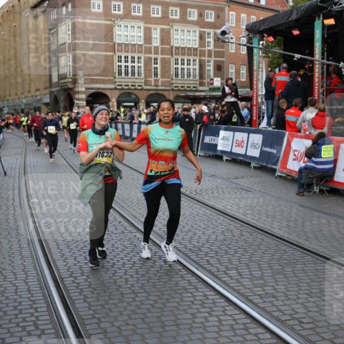 05.10.2025 - 20. swb-Marathon Bremen Yannick Fuchs http://msf.ph/oto/9238268 05.10.2025 11:07:01 Ziel 8574, 9321, 9605, 9826, 9942, 9976, 10001, 10148, 10168, 10580, 11355, 11389, 11414, 11497, 11622 meine-sportfotos.de