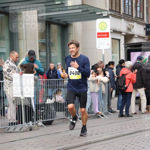 05.10.2025 - 20. swb-Marathon Bremen Strokosch-Dieckow http://msf.ph/oto/9238276 05.10.2025 10:46:04 Ziel 9009, 9207, 9351, 9362, 9400, 9921, 11167, 11462, 9009, 9207, 9351, 9362, 9400, 9921, 11167, 11462 meine-sportfotos.de