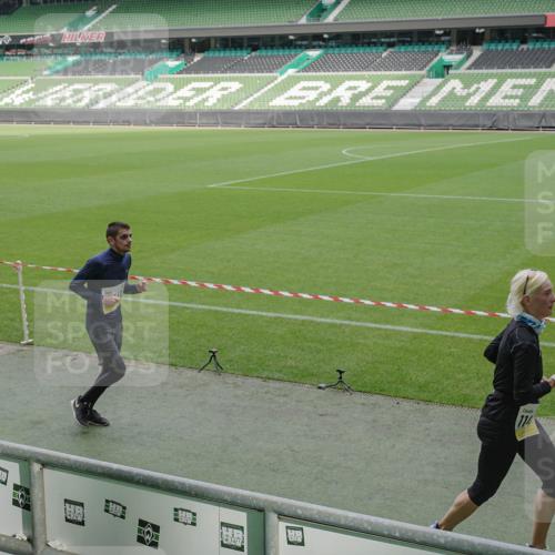 05.10.2025 - 20. swb-Marathon Bremen Michael Burmester http://msf.ph/oto/9238283 05.10.2025 10:33:33 Laufen im Stadion 5172, 7077, 9000, 9195, 9197, 9221, 9258, 9260, 9282, 9359, 9367, 9392, 9402, 9424, 9492, 9520, 9529, 9539, 9541, 9560, 9569, 9570, 9574, 9577, 9633, 9654, 9703, 9717, 9811, 9835, 9855, 9856, 9881, 9882, 9900, 9933, 9935, 9950, 10008, 10015, 10032, 10034, 10042, 10180, 10231, 10232, 10233, 10234, 10253, 10256, 10287, 10302, 10307, 10323, 10387, 10394, 10402, 10475, 10484, 10533, 10546, 10591, 10755, 10758, 10794, 10915, 10992, 7165, 9295, 9392, 9407, 9461 meine-sportfotos.de