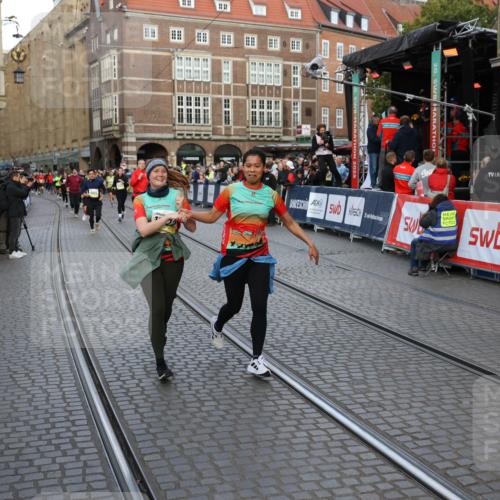 05.10.2025 - 20. swb-Marathon Bremen Yannick Fuchs http://msf.ph/oto/9238285 05.10.2025 11:07:01 Ziel 8574, 9321, 9605, 9826, 9942, 9976, 10001, 10148, 10168, 10580, 11355, 11389, 11414, 11497, 11622 meine-sportfotos.de