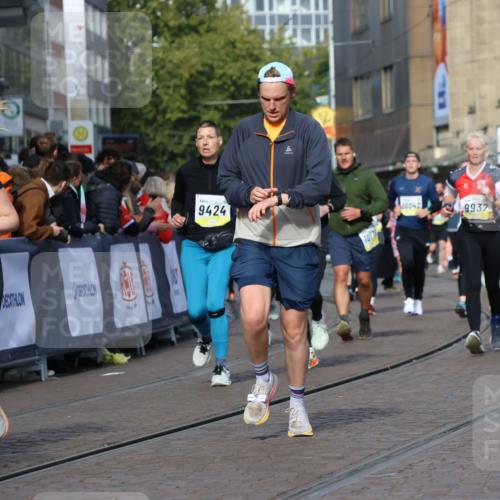 05.10.2025 - 20. swb-Marathon Bremen Strokosch-Dieckow http://msf.ph/oto/9238287 05.10.2025 10:56:19 Ziel 9258, 9424, 9783, 9932, 10028, 10191, 10196, 10424, 10590, 10992, 11364, 11554, 11662, 11723 meine-sportfotos.de