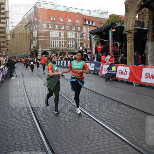 05.10.2025 - 20. swb-Marathon Bremen Yannick Fuchs http://msf.ph/oto/9238296 05.10.2025 11:07:02 Ziel 8574, 9321, 9605, 9826, 9942, 9976, 10148, 10168, 10580, 11355, 11389, 11414, 11497, 11622 meine-sportfotos.de
