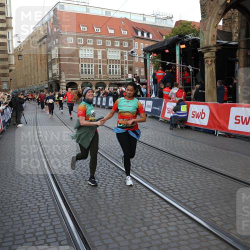 05.10.2025 - 20. swb-Marathon Bremen Yannick Fuchs http://msf.ph/oto/9238302 05.10.2025 11:07:02 Ziel 8574, 9321, 9605, 9826, 9942, 9976, 10148, 10168, 10580, 11355, 11389, 11414, 11497, 11622 meine-sportfotos.de
