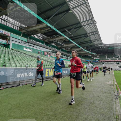 05.10.2025 - 20. swb-Marathon Bremen Michael Burmester http://msf.ph/oto/9238304 05.10.2025 13:02:08 Laufen im Stadion 152, 428, 493, 546, 672, 772, 843, 921, 979, 1030, 1256, 1348, 1361, 1452, 1732, 1744, 1759, 1856, 1899, 1924, 1933, 1996, 2096, 2102, 2143, 2245, 2272, 2306, 2555, 2565, 2774, 2796, 2910, 2912, 2918, 2991, 3053, 3206, 3208, 3217, 3387, 3525, 3526, 3662, 3663, 3673, 3861, 3926, 3930, 4017, 4018, 4086, 4129, 4364, 4409, 4444, 4464, 4477, 4481, 4564, 4618, 4688, 4705, 4847, 4882, 4947, 4980, 4985, 5309, 5557, 5570, 5580, 5652, 5731, 5893, 5934, 6157, 6328, 6382, 58, 440 meine-sportfotos.de