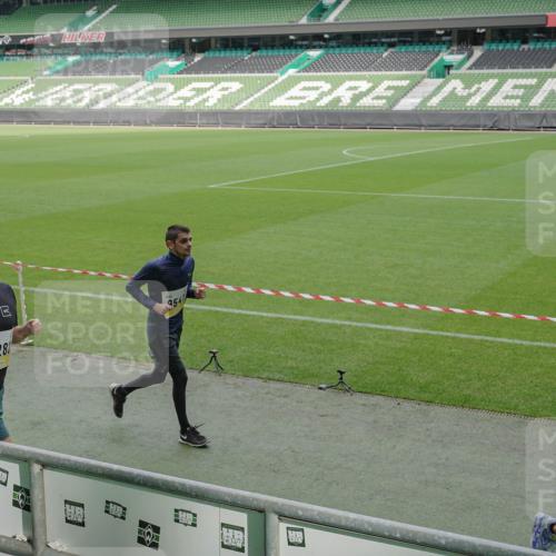 05.10.2025 - 20. swb-Marathon Bremen Michael Burmester http://msf.ph/oto/9238313 05.10.2025 10:33:33 Laufen im Stadion 5172, 7077, 9000, 9195, 9197, 9221, 9258, 9260, 9282, 9359, 9367, 9392, 9402, 9424, 9492, 9520, 9529, 9539, 9541, 9560, 9569, 9570, 9574, 9577, 9633, 9654, 9703, 9717, 9811, 9835, 9855, 9856, 9881, 9882, 9900, 9933, 9935, 9950, 10008, 10015, 10032, 10034, 10042, 10180, 10231, 10232, 10233, 10234, 10253, 10256, 10287, 10302, 10307, 10323, 10387, 10394, 10402, 10475, 10484, 10533, 10546, 10591, 10755, 10758, 10794, 10915, 10992, 7165, 9295, 9392, 9407, 9461 meine-sportfotos.de