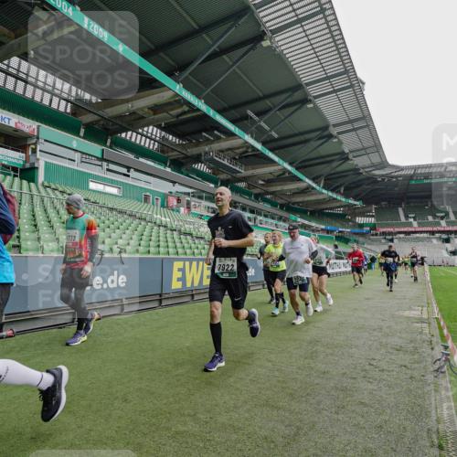 05.10.2025 - 20. swb-Marathon Bremen Michael Burmester http://msf.ph/oto/9238315 05.10.2025 13:02:09 Laufen im Stadion 152, 428, 493, 546, 672, 729, 772, 843, 921, 979, 1030, 1256, 1348, 1361, 1452, 1732, 1744, 1759, 1856, 1899, 1924, 1933, 1996, 2096, 2102, 2143, 2245, 2272, 2306, 2555, 2565, 2774, 2796, 2910, 2912, 2918, 2991, 3053, 3206, 3208, 3217, 3525, 3526, 3662, 3663, 3673, 3861, 3926, 3930, 4017, 4018, 4086, 4129, 4364, 4409, 4444, 4464, 4477, 4481, 4564, 4618, 4688, 4705, 4817, 4847, 4882, 4947, 4980, 4985, 5309, 5557, 5570, 5580, 5652, 5731, 5893, 5934, 6157, 6328, 6382, 440 meine-sportfotos.de