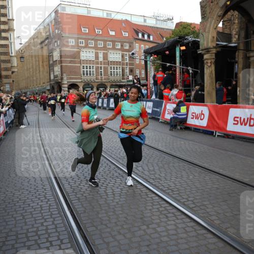 05.10.2025 - 20. swb-Marathon Bremen Yannick Fuchs http://msf.ph/oto/9238321 05.10.2025 11:07:02 Ziel 8574, 9321, 9605, 9826, 9942, 9976, 10148, 10168, 10580, 11355, 11389, 11414, 11497, 11622 meine-sportfotos.de