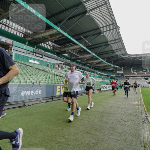 05.10.2025 - 20. swb-Marathon Bremen Michael Burmester http://msf.ph/oto/9238322 05.10.2025 13:02:09 Laufen im Stadion 152, 428, 493, 546, 672, 729, 772, 843, 921, 979, 1030, 1256, 1348, 1361, 1452, 1732, 1744, 1759, 1856, 1899, 1924, 1933, 1996, 2096, 2102, 2143, 2245, 2272, 2306, 2555, 2565, 2774, 2796, 2910, 2912, 2918, 2991, 3053, 3206, 3208, 3217, 3525, 3526, 3662, 3663, 3673, 3861, 3926, 3930, 4017, 4018, 4086, 4129, 4364, 4409, 4444, 4464, 4477, 4481, 4564, 4618, 4688, 4705, 4817, 4847, 4882, 4947, 4980, 4985, 5309, 5557, 5570, 5580, 5652, 5731, 5893, 5934, 6157, 6328, 6382, 440 meine-sportfotos.de