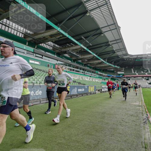 05.10.2025 - 20. swb-Marathon Bremen Michael Burmester http://msf.ph/oto/9238329 05.10.2025 13:02:10 Laufen im Stadion 97, 152, 428, 493, 546, 672, 729, 772, 843, 921, 979, 1030, 1256, 1348, 1361, 1452, 1732, 1744, 1759, 1856, 1899, 1924, 1933, 1996, 2096, 2102, 2143, 2245, 2272, 2306, 2555, 2565, 2774, 2796, 2910, 2912, 2918, 2991, 3053, 3206, 3208, 3217, 3525, 3526, 3662, 3663, 3673, 3861, 3926, 3930, 4017, 4018, 4086, 4129, 4364, 4409, 4444, 4464, 4477, 4481, 4564, 4688, 4705, 4817, 4847, 4882, 4947, 4980, 4985, 5309, 5557, 5570, 5580, 5652, 5731, 5893, 5934, 6157, 6328, 6382 meine-sportfotos.de