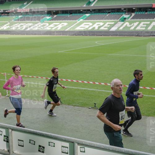05.10.2025 - 20. swb-Marathon Bremen Michael Burmester http://msf.ph/oto/9238337 05.10.2025 10:33:34 Laufen im Stadion 5172, 7077, 9000, 9195, 9197, 9221, 9258, 9260, 9282, 9359, 9367, 9402, 9424, 9492, 9520, 9529, 9539, 9541, 9560, 9569, 9570, 9574, 9577, 9633, 9654, 9703, 9717, 9811, 9835, 9855, 9856, 9881, 9882, 9900, 9933, 9935, 9950, 10008, 10015, 10032, 10034, 10042, 10180, 10231, 10232, 10233, 10234, 10253, 10256, 10287, 10302, 10307, 10323, 10387, 10394, 10402, 10475, 10484, 10533, 10546, 10590, 10591, 10755, 10758, 10794, 10915, 10992, 7165, 9295, 9392, 9407, 9461 meine-sportfotos.de