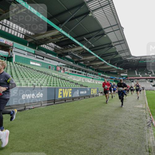 05.10.2025 - 20. swb-Marathon Bremen Michael Burmester http://msf.ph/oto/9238344 05.10.2025 13:02:11 Laufen im Stadion 97, 152, 428, 493, 518, 546, 672, 729, 772, 843, 921, 979, 1030, 1256, 1348, 1361, 1452, 1704, 1732, 1744, 1759, 1856, 1899, 1924, 1933, 1996, 2096, 2102, 2143, 2245, 2272, 2306, 2555, 2565, 2774, 2796, 2910, 2912, 2918, 2991, 3053, 3206, 3208, 3217, 3525, 3526, 3662, 3673, 3861, 3926, 3930, 4017, 4018, 4086, 4129, 4364, 4409, 4444, 4464, 4477, 4481, 4564, 4688, 4705, 4817, 4847, 4882, 4947, 4980, 4985, 5309, 5557, 5570, 5580, 5652, 5731, 5893, 5934, 6157, 6325, 6328, 6382 meine-sportfotos.de