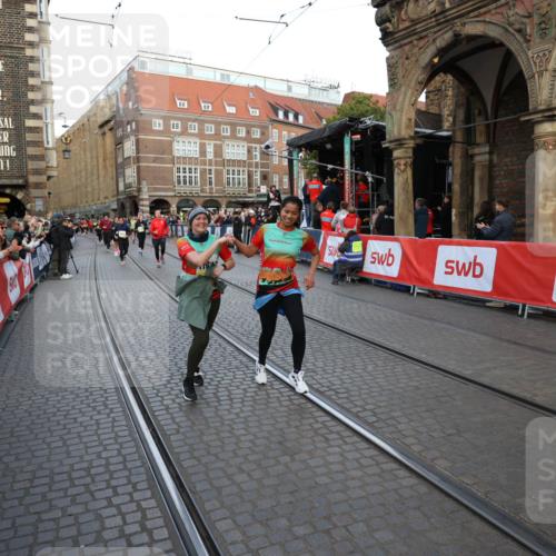 05.10.2025 - 20. swb-Marathon Bremen Yannick Fuchs http://msf.ph/oto/9238353 05.10.2025 11:07:02 Ziel 8574, 9321, 9605, 9826, 9942, 9976, 10148, 10168, 10580, 11355, 11389, 11414, 11497, 11622 meine-sportfotos.de