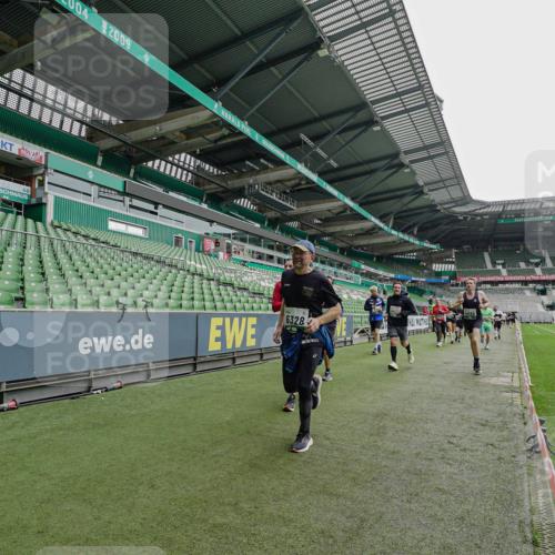 05.10.2025 - 20. swb-Marathon Bremen Michael Burmester http://msf.ph/oto/9238358 05.10.2025 13:02:12 Laufen im Stadion 97, 152, 428, 493, 518, 546, 672, 729, 772, 843, 921, 979, 1030, 1256, 1348, 1361, 1452, 1704, 1732, 1744, 1759, 1856, 1899, 1924, 1933, 1996, 2096, 2143, 2245, 2272, 2306, 2555, 2565, 2774, 2796, 2910, 2912, 2991, 3053, 3206, 3208, 3217, 3525, 3526, 3673, 3861, 3926, 3930, 4017, 4018, 4086, 4129, 4364, 4409, 4444, 4464, 4477, 4481, 4564, 4688, 4705, 4817, 4847, 4882, 4947, 4980, 4985, 5309, 5557, 5570, 5580, 5652, 5731, 5893, 5934, 6157, 6325, 6328, 6382, 7217, 152 meine-sportfotos.de