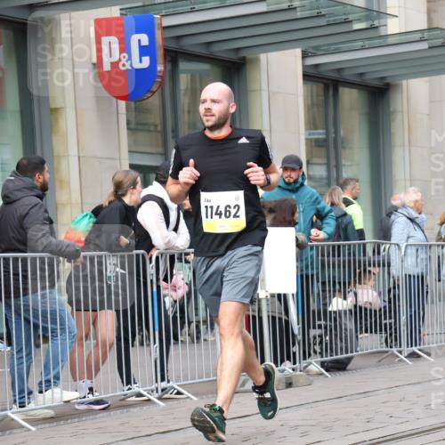 05.10.2025 - 20. swb-Marathon Bremen Strokosch-Dieckow http://msf.ph/oto/9238376 05.10.2025 10:46:07 Ziel 9009, 9207, 9351, 9362, 9366, 9400, 9921, 10268, 11167, 11268, 11462, 9009, 9207, 9351, 9362, 9366, 9400, 9921, 10268, 11167, 11268, 11462 meine-sportfotos.de