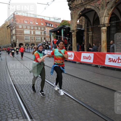 05.10.2025 - 20. swb-Marathon Bremen Yannick Fuchs http://msf.ph/oto/9238377 05.10.2025 11:07:02 Ziel 8574, 9321, 9605, 9826, 9942, 9976, 10148, 10168, 10580, 11355, 11389, 11414, 11497, 11622 meine-sportfotos.de