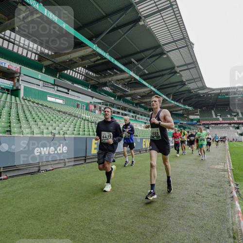 05.10.2025 - 20. swb-Marathon Bremen Michael Burmester http://msf.ph/oto/9238382 05.10.2025 13:02:14 Laufen im Stadion 97, 428, 493, 518, 672, 729, 772, 843, 921, 1030, 1256, 1348, 1361, 1452, 1704, 1732, 1744, 1759, 1856, 1899, 1924, 1933, 1996, 2143, 2245, 2272, 2306, 2555, 2772, 2774, 2796, 2910, 2912, 2991, 3053, 3206, 3208, 3217, 3525, 3526, 3673, 3861, 3917, 3926, 3930, 4017, 4018, 4086, 4129, 4322, 4364, 4409, 4444, 4464, 4477, 4481, 4564, 4688, 4705, 4817, 4847, 4882, 4947, 4980, 4985, 5309, 5557, 5570, 5580, 5652, 5731, 5893, 5934, 6157, 6325, 6328, 6382, 7217, 7433, 7659, 152 meine-sportfotos.de