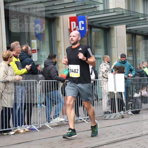 05.10.2025 - 20. swb-Marathon Bremen Strokosch-Dieckow http://msf.ph/oto/9238388 05.10.2025 10:46:07 Ziel 9009, 9207, 9351, 9362, 9366, 9400, 9921, 10268, 11167, 11268, 11462, 9009, 9207, 9351, 9362, 9366, 9400, 9921, 10268, 11167, 11268, 11462 meine-sportfotos.de