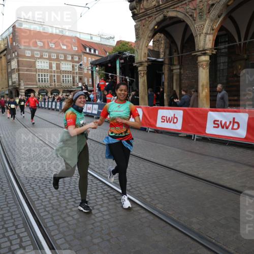 05.10.2025 - 20. swb-Marathon Bremen Yannick Fuchs http://msf.ph/oto/9238397 05.10.2025 11:07:02 Ziel 8574, 9321, 9605, 9826, 9942, 9976, 10148, 10168, 10580, 11355, 11389, 11414, 11497, 11622 meine-sportfotos.de