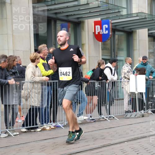 05.10.2025 - 20. swb-Marathon Bremen Strokosch-Dieckow http://msf.ph/oto/9238402 05.10.2025 10:46:07 Ziel 9009, 9207, 9351, 9362, 9366, 9400, 9921, 10268, 11167, 11268, 11462, 9009, 9207, 9351, 9362, 9366, 9400, 9921, 10268, 11167, 11268, 11462 meine-sportfotos.de