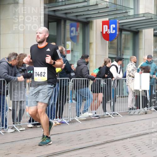 05.10.2025 - 20. swb-Marathon Bremen Strokosch-Dieckow http://msf.ph/oto/9238415 05.10.2025 10:46:07 Ziel 9009, 9207, 9351, 9362, 9366, 9400, 9921, 10268, 11167, 11268, 11462, 9009, 9207, 9351, 9362, 9366, 9400, 9921, 10268, 11167, 11268, 11462 meine-sportfotos.de