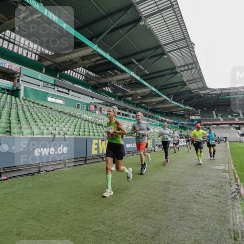 05.10.2025 - 20. swb-Marathon Bremen Michael Burmester http://msf.ph/oto/9238441 05.10.2025 13:02:20 Laufen im Stadion 97, 428, 493, 518, 729, 772, 843, 921, 1030, 1121, 1256, 1348, 1361, 1452, 1704, 1733, 1744, 1759, 1856, 1899, 1924, 1933, 2143, 2245, 2272, 2306, 2555, 2772, 2774, 2796, 2910, 2912, 3053, 3206, 3208, 3217, 3424, 3525, 3526, 3673, 3861, 3917, 3926, 3930, 4017, 4018, 4129, 4322, 4364, 4409, 4444, 4464, 4477, 4481, 4564, 4688, 4705, 4817, 4847, 4882, 4885, 4985, 5570, 5580, 5652, 5731, 5893, 5934, 6157, 6325, 6328, 6382, 7217, 7433, 7659, 152, 1933 meine-sportfotos.de