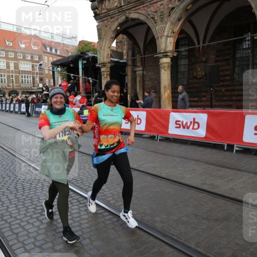 05.10.2025 - 20. swb-Marathon Bremen Yannick Fuchs http://msf.ph/oto/9238445 05.10.2025 11:07:03 Ziel 8574, 9321, 9605, 9826, 9942, 9976, 10396, 10580, 11355, 11389, 11414, 11497, 11622 meine-sportfotos.de