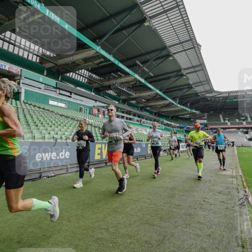 05.10.2025 - 20. swb-Marathon Bremen Michael Burmester http://msf.ph/oto/9238449 05.10.2025 13:02:20 Laufen im Stadion 97, 428, 493, 518, 729, 772, 843, 921, 1030, 1121, 1256, 1348, 1361, 1452, 1704, 1733, 1744, 1759, 1856, 1899, 1924, 1933, 2143, 2245, 2272, 2306, 2555, 2772, 2774, 2796, 2910, 2912, 3053, 3206, 3208, 3217, 3424, 3525, 3526, 3673, 3861, 3917, 3926, 3930, 4017, 4018, 4129, 4322, 4364, 4409, 4444, 4464, 4477, 4481, 4564, 4688, 4705, 4817, 4847, 4882, 4885, 4985, 5570, 5580, 5652, 5731, 5893, 5934, 6157, 6325, 6328, 6382, 7217, 7433, 7659, 152, 1933 meine-sportfotos.de