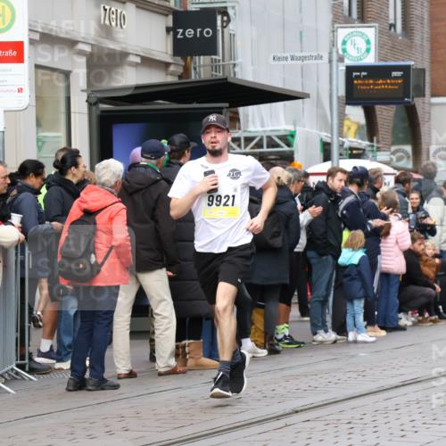 05.10.2025 - 20. swb-Marathon Bremen Strokosch-Dieckow http://msf.ph/oto/9238452 05.10.2025 10:46:09 Ziel 9009, 9207, 9366, 9400, 9921, 9961, 10268, 11167, 11268, 11462, 9009, 9207, 9366, 9400, 9921, 9961, 10268, 11167, 11268, 11462 meine-sportfotos.de