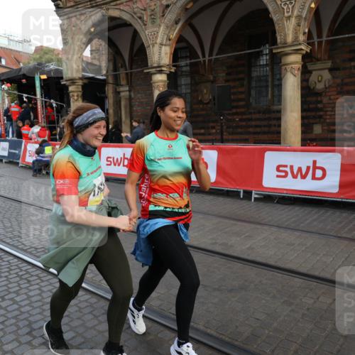 05.10.2025 - 20. swb-Marathon Bremen Yannick Fuchs http://msf.ph/oto/9238461 05.10.2025 11:07:03 Ziel 8574, 9321, 9605, 9826, 9942, 9976, 10396, 10580, 11355, 11389, 11414, 11497, 11622 meine-sportfotos.de
