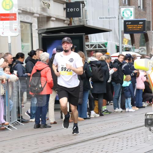 05.10.2025 - 20. swb-Marathon Bremen Strokosch-Dieckow http://msf.ph/oto/9238464 05.10.2025 10:46:10 Ziel 9009, 9207, 9366, 9400, 9921, 9961, 10268, 10411, 11167, 11268, 11327, 11462, 9009, 9207, 9366, 9400, 9921, 9961, 10268, 10411, 11167, 11268, 11327, 11462 meine-sportfotos.de